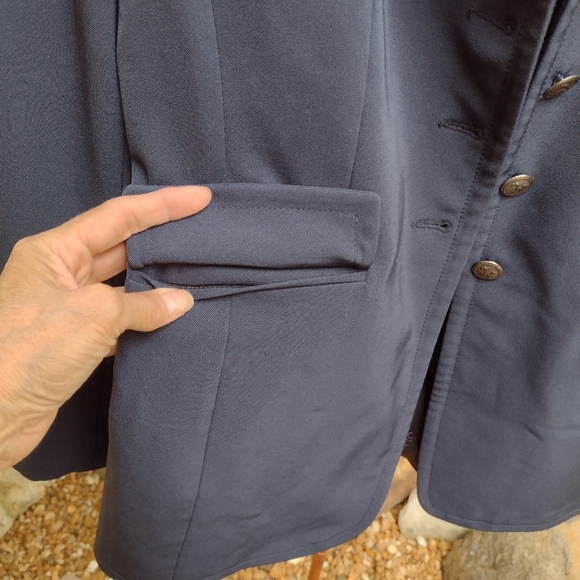 Isabell Werth gabardine 4 button dressage or hunt coat, tailored, shoulder pads - Picture 10 of 13